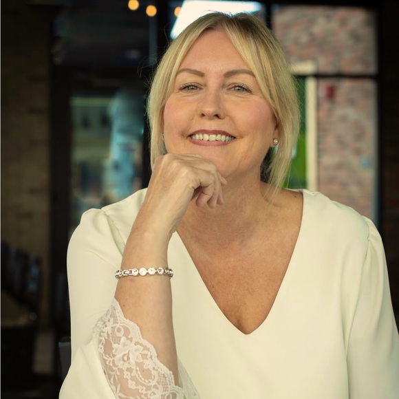 Meet your Posher, Diana - Picture 1 of 1